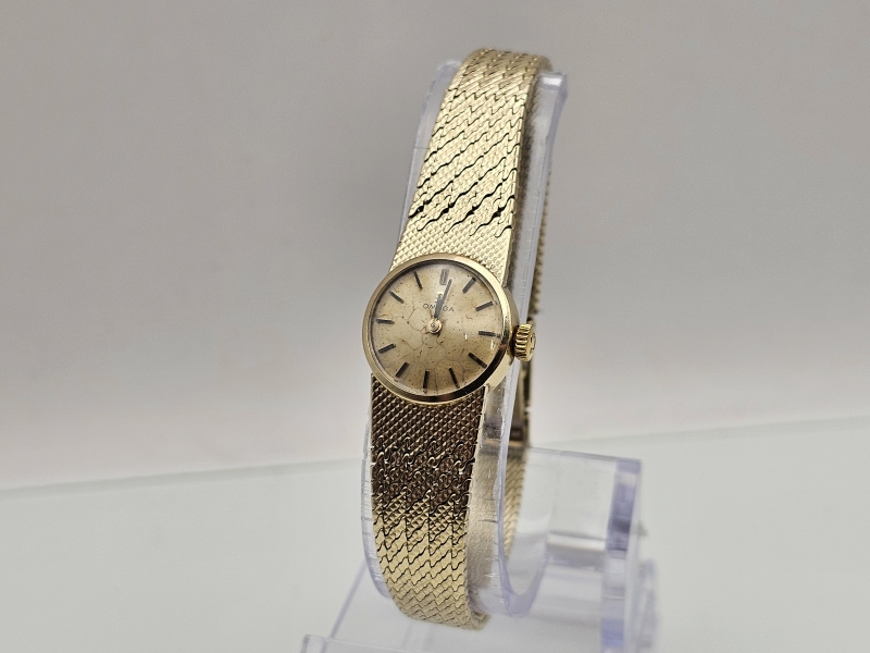 Omega naisten rannekello
