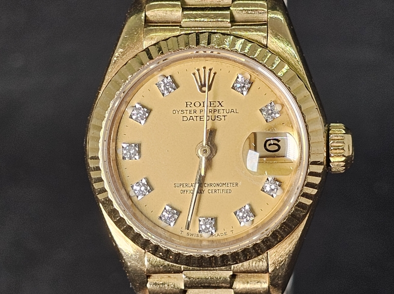 18k kultainen Rolex Oyster Perpetual Datejust naisten rannekello timanteilla. V. 1986. Ref. 69178. Full Set.