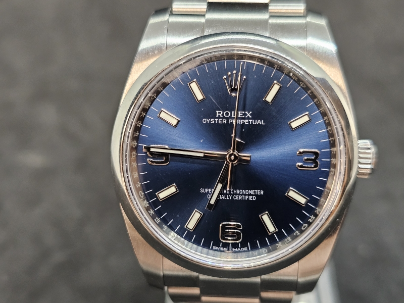 Rolex Oyster Perpetual rannekello. Ref. 114200 + laatikko, kortit ja lisäpalat