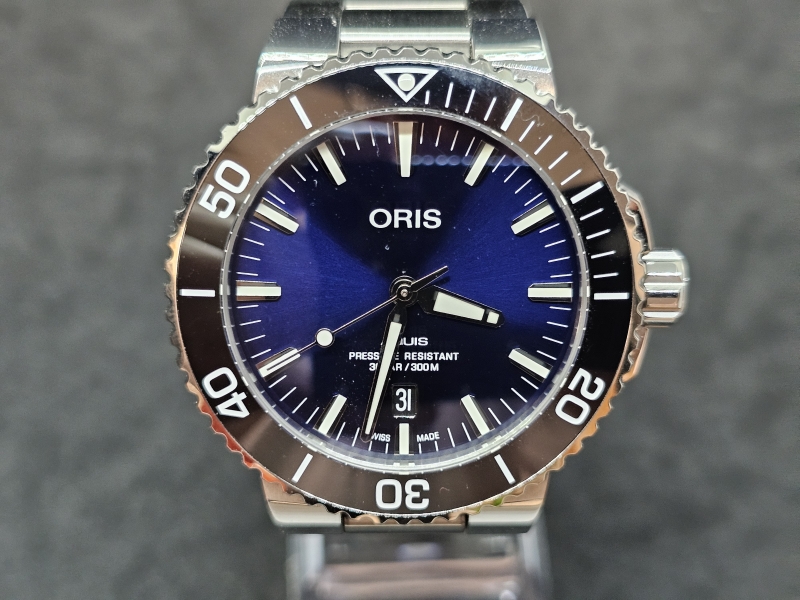 Käyttämätön Oris Aquis rannekello 01 733 7730 4135. Full Set
