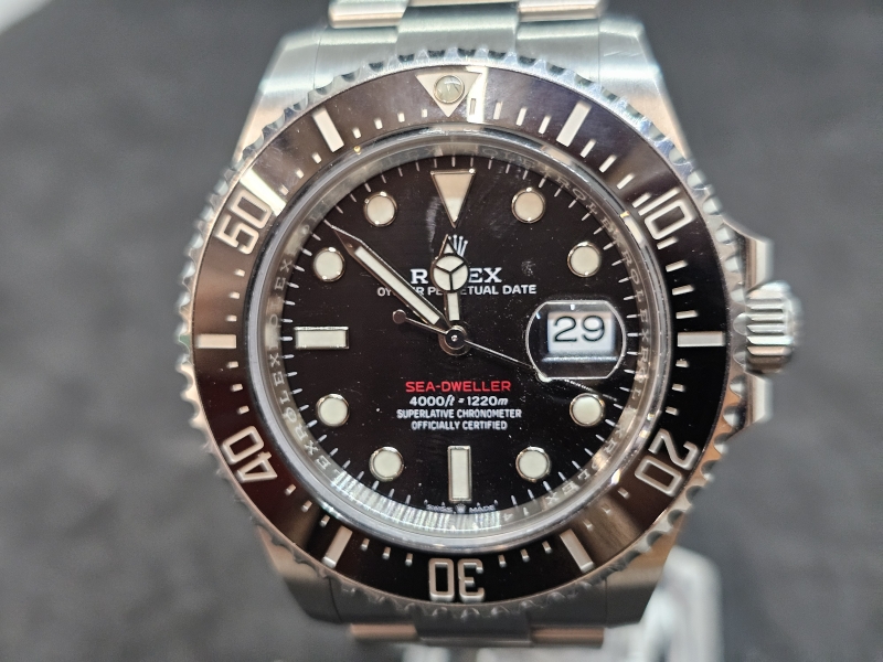 Rolex Oyster Perpetual Sea Dweller 126600 rannekello. Full Set