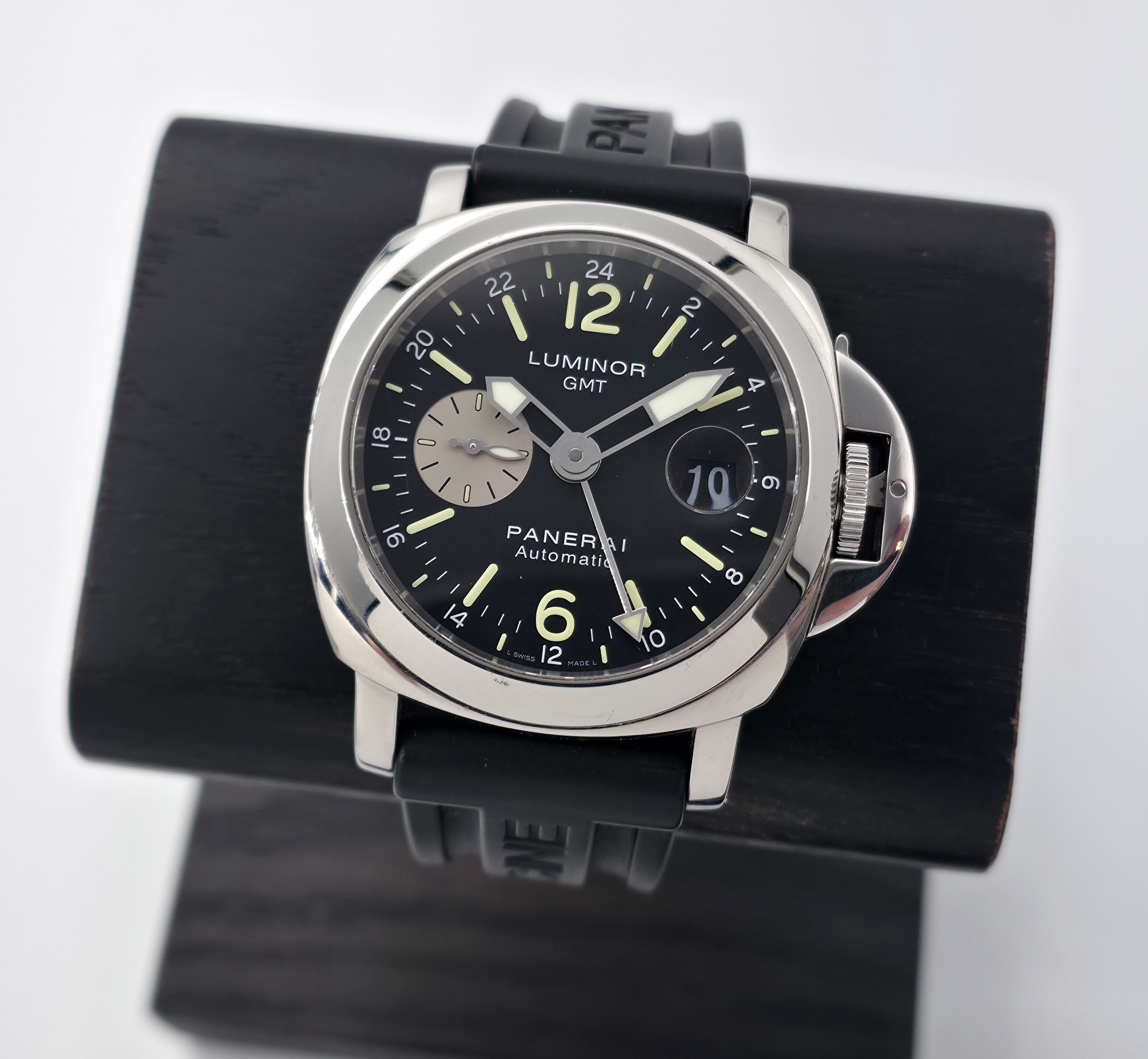 Panerai Luminor 44 GMT