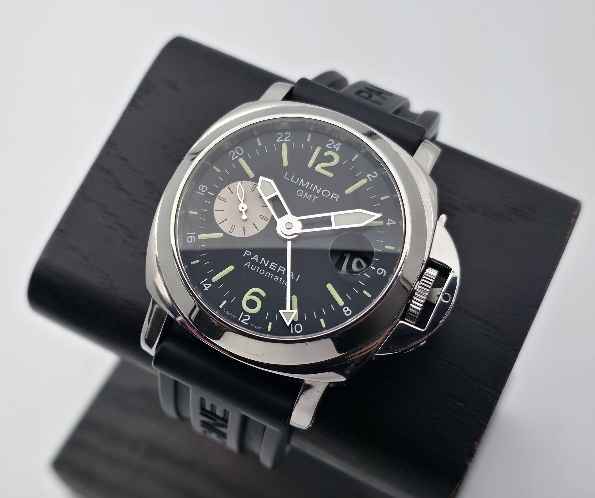 Panerai Luminor 44 GMT