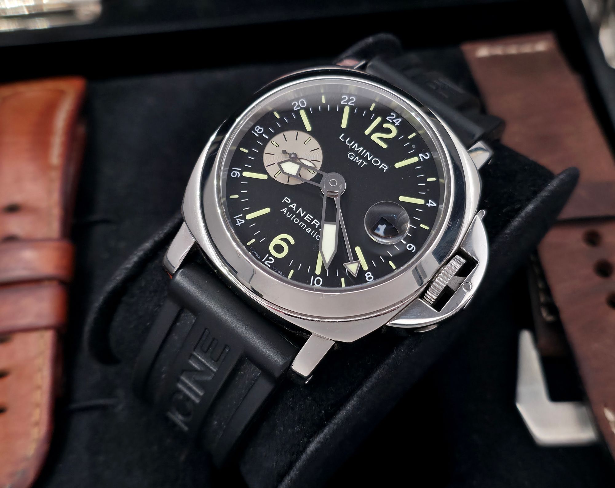 Panerai Luminor 44 GMT