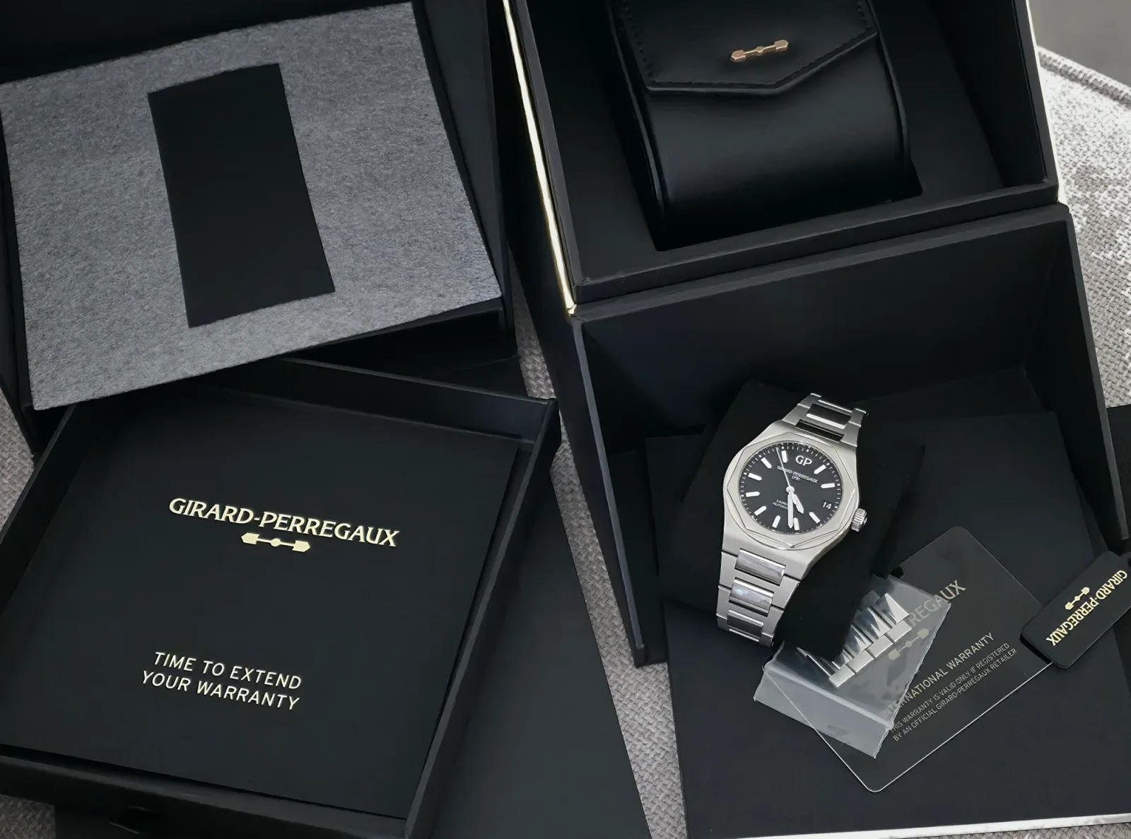 Girard-Perregaux Laureato