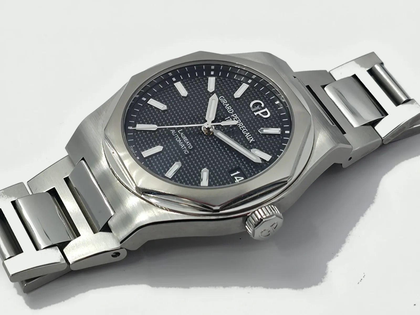 Girard-Perregaux Laureato