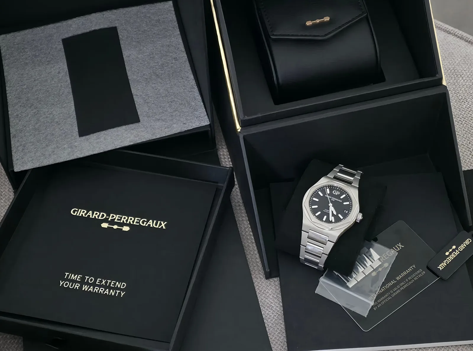 Girard-Perregaux Laureato