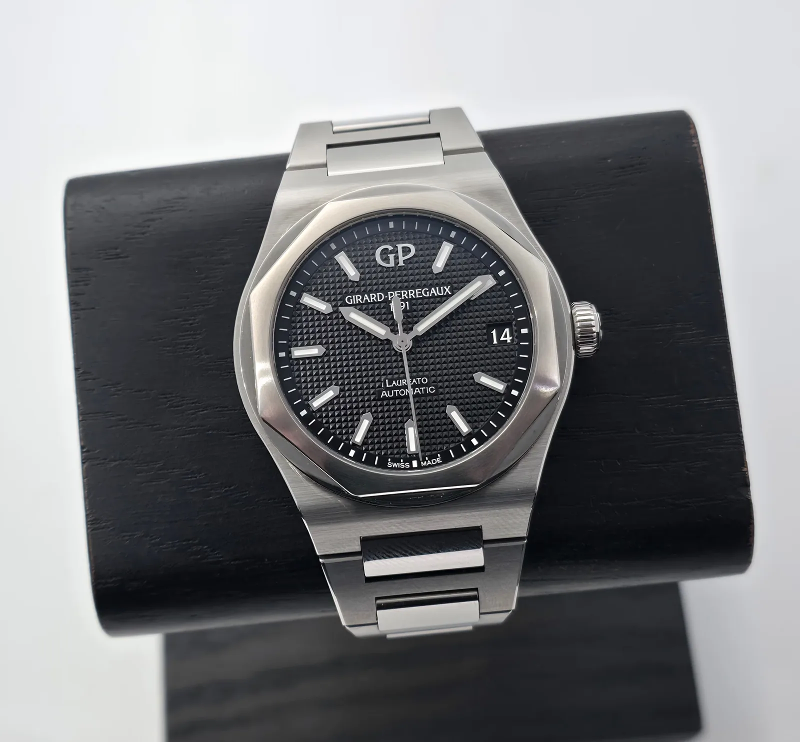 Girard-Perregaux Laureato