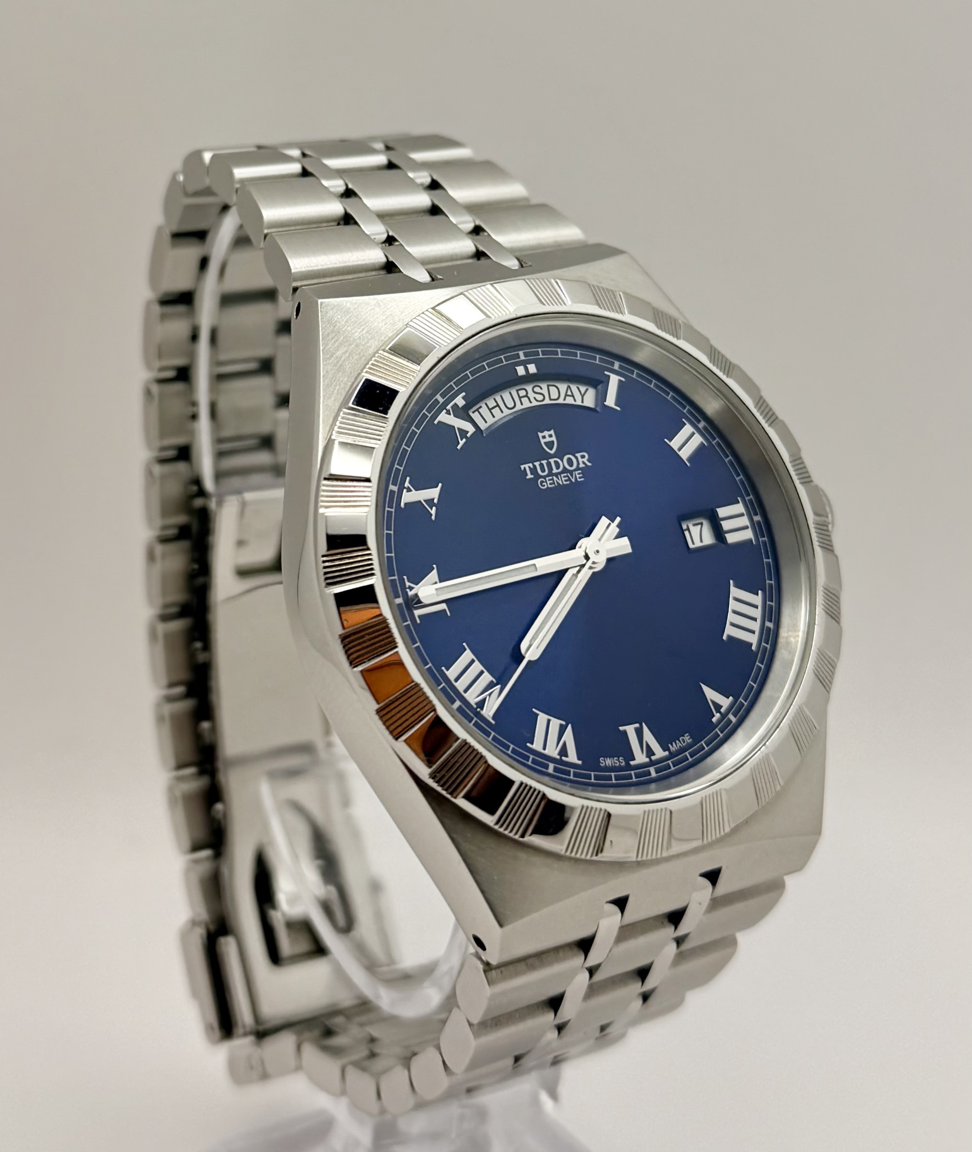 Tudor Royal 41