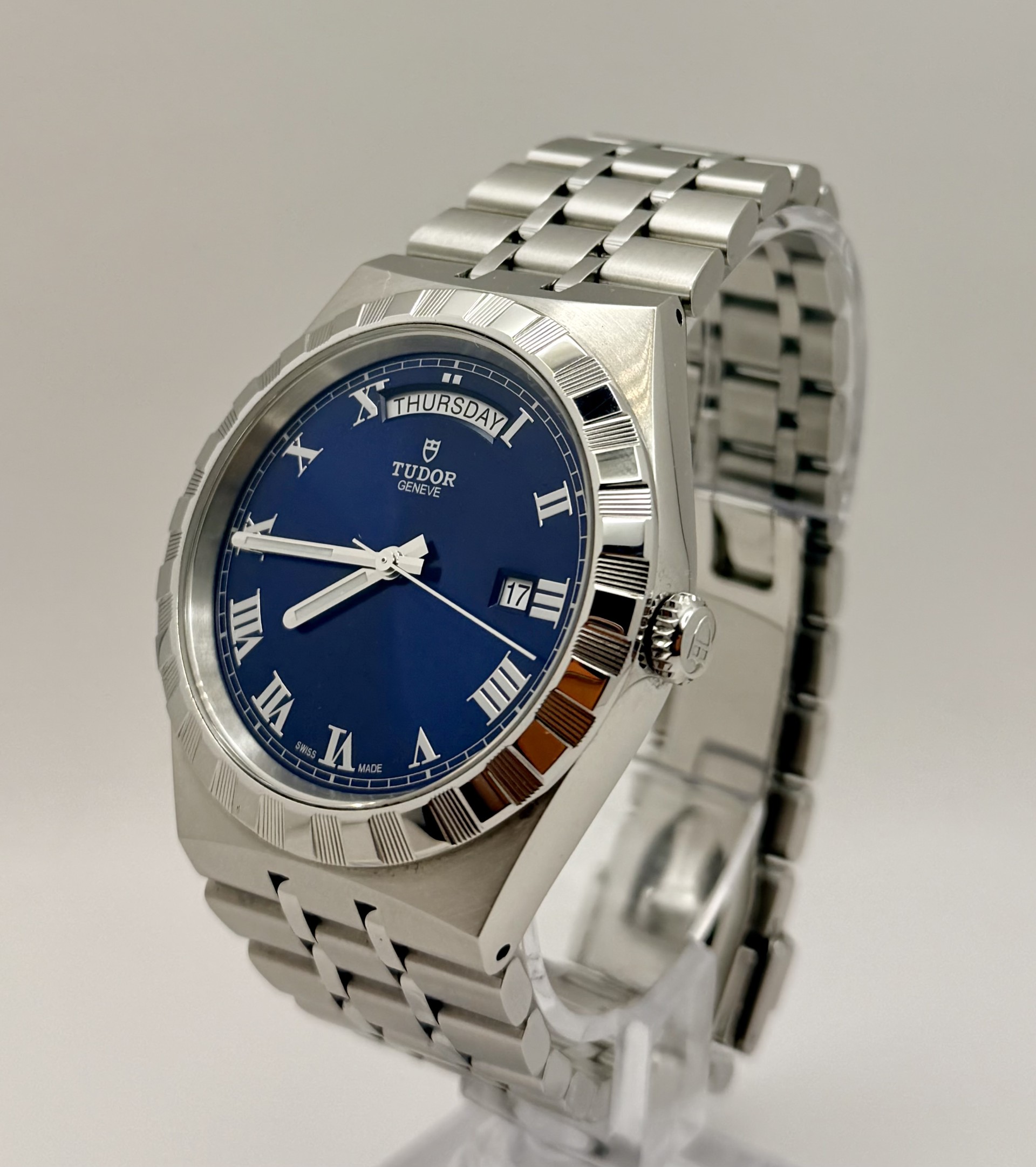 Tudor Royal 41