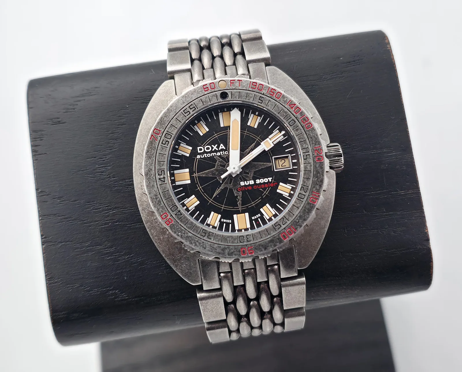 DOXA SUB 300T Sharkhunter Clive Cussler