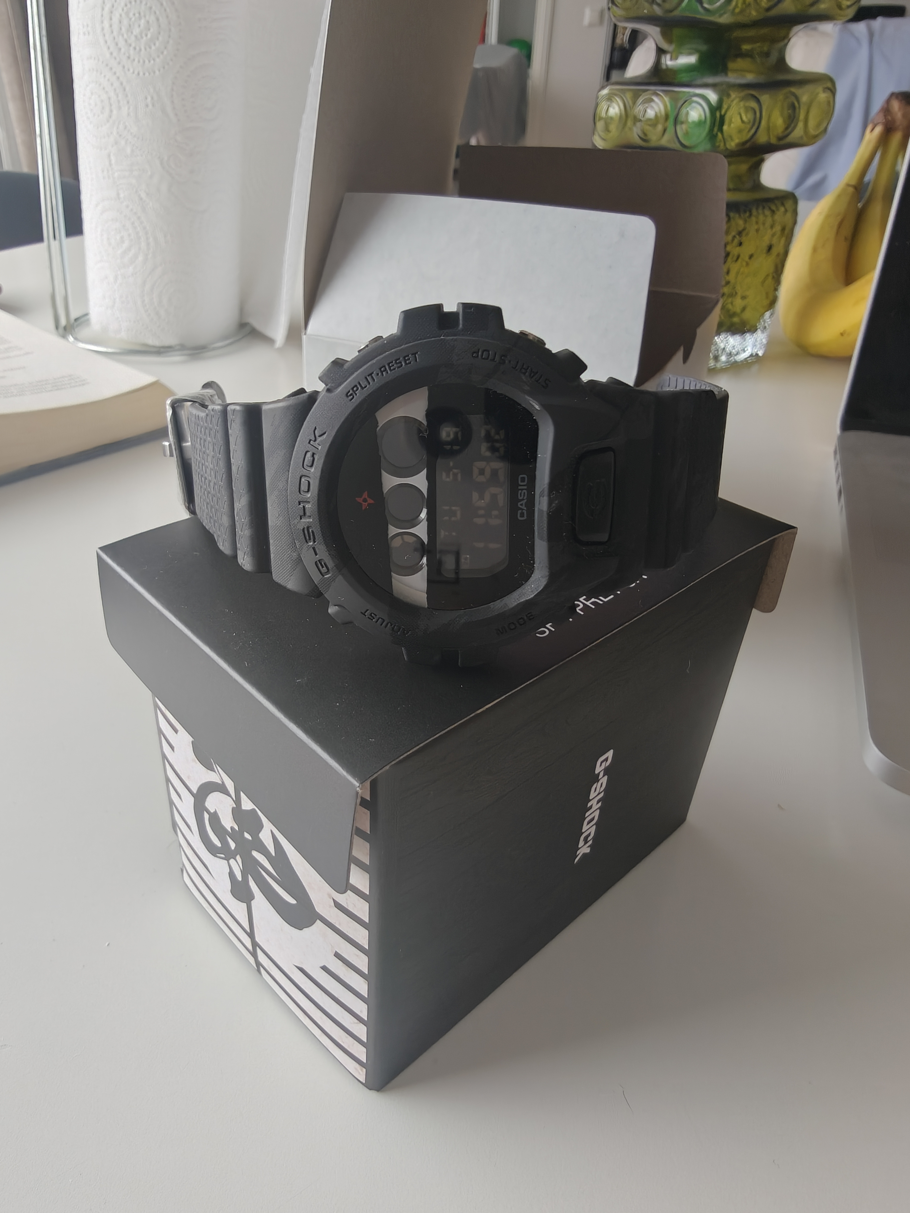Casio DW-6900NNJ-1ER