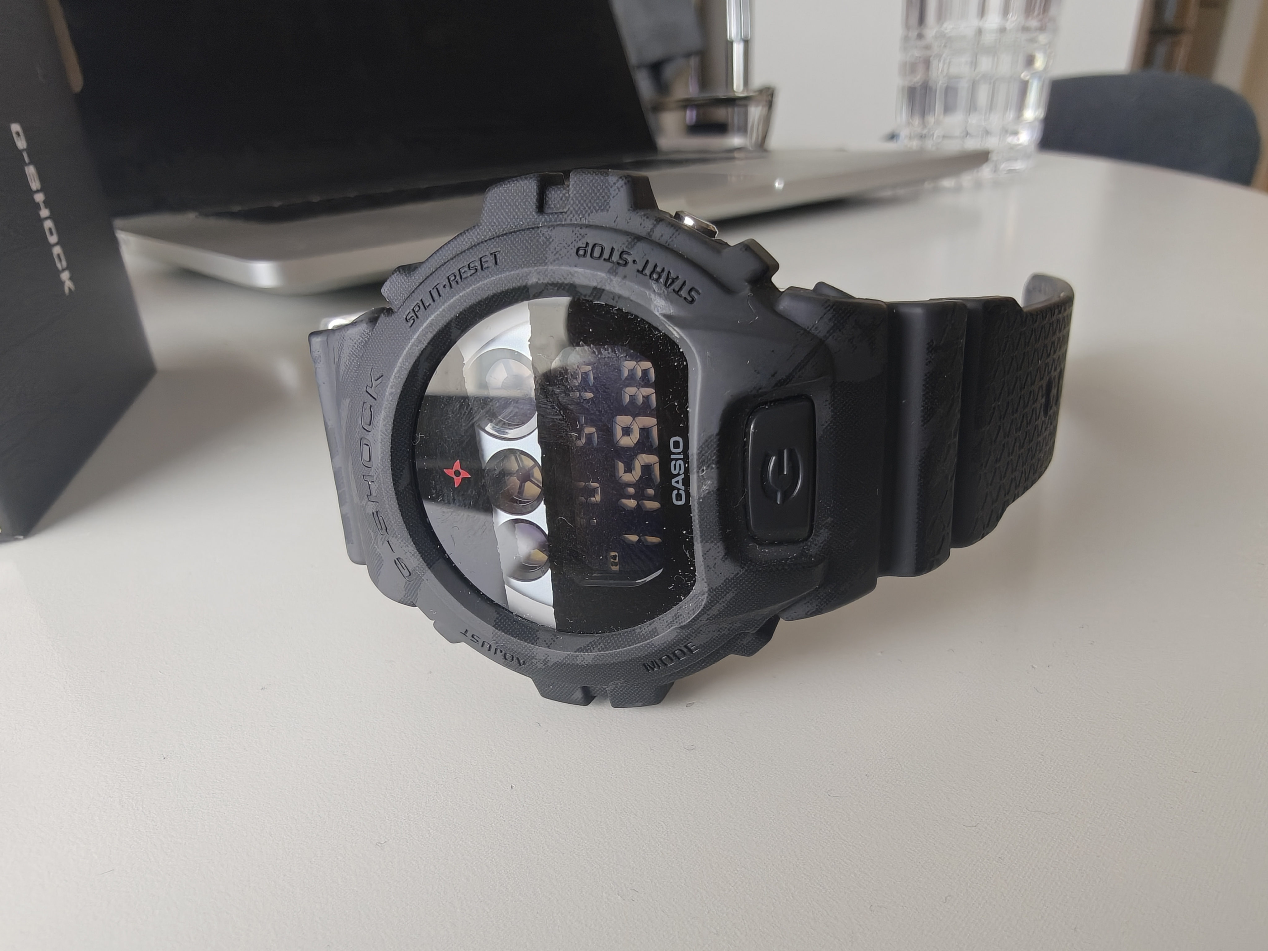 Casio DW-6900NNJ-1ER