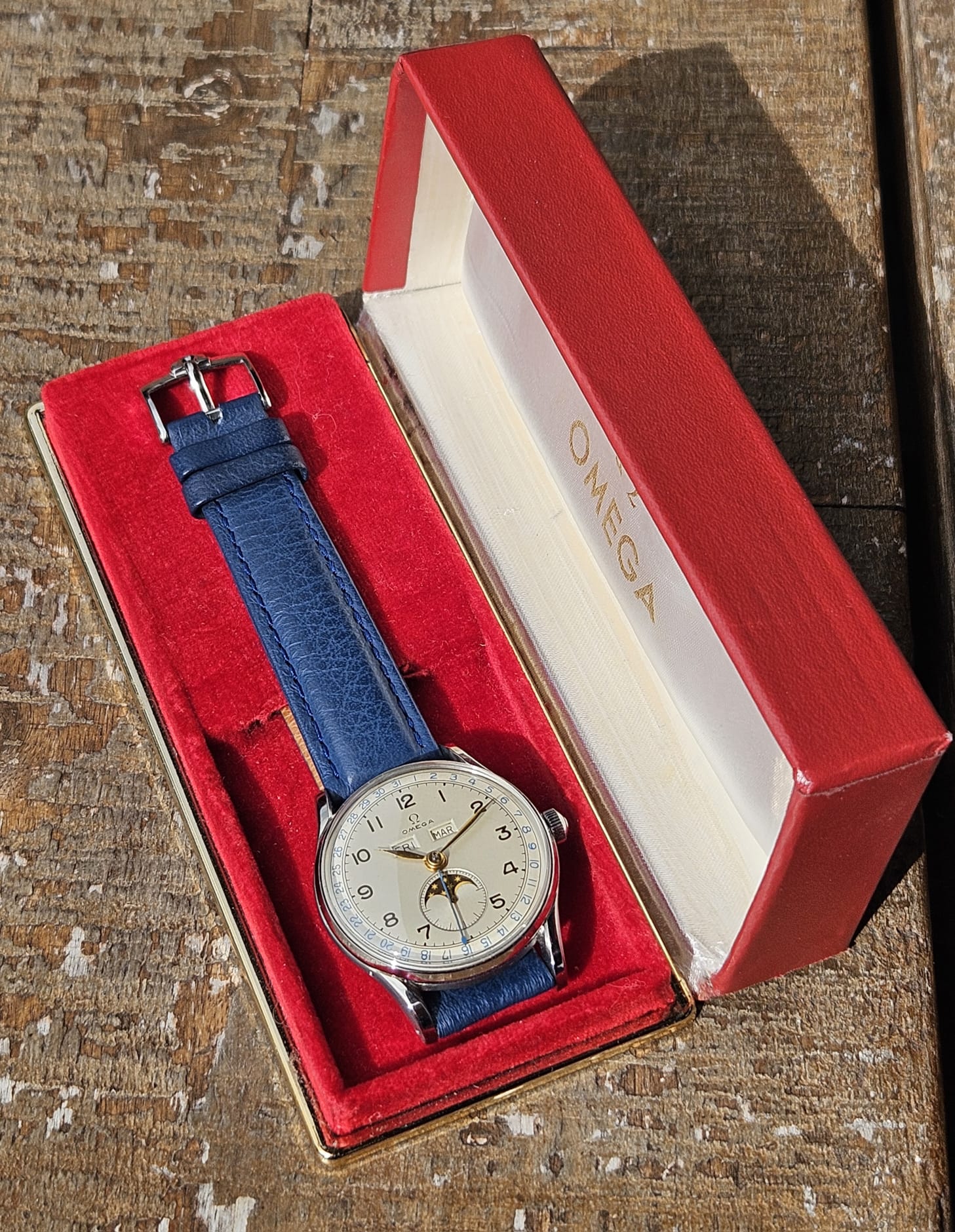 Omega Cosmic Triple Date Moonphase