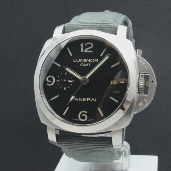 Panerai
Luminor Marina GMT