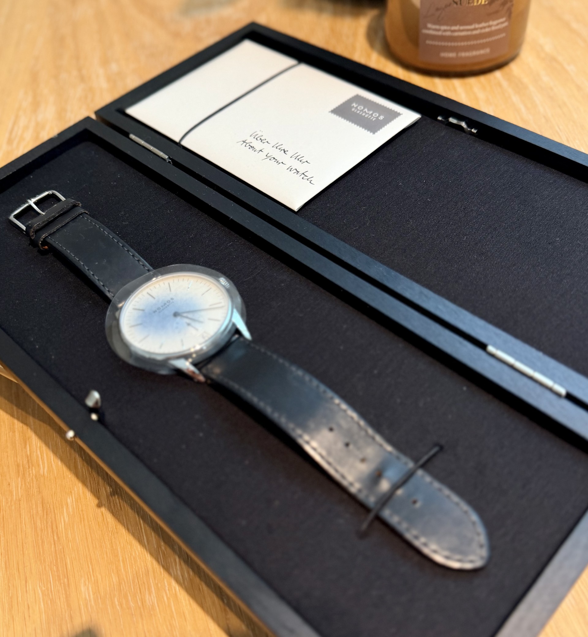 Nomos Orion 38 Datum Weiss Glasboden