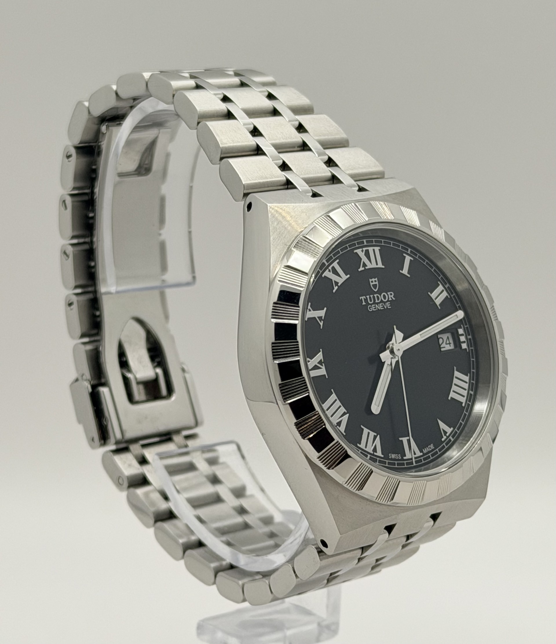 Tudor Royal 38