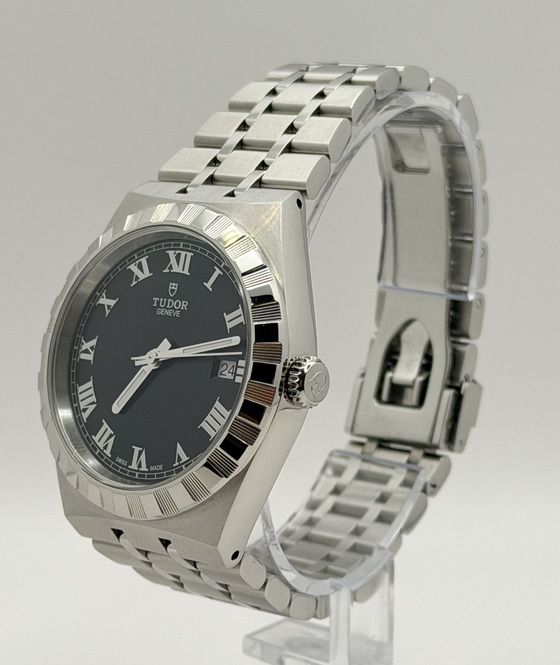 Tudor Royal 38