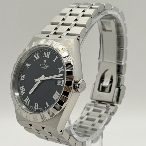 Tudor Royal 38
