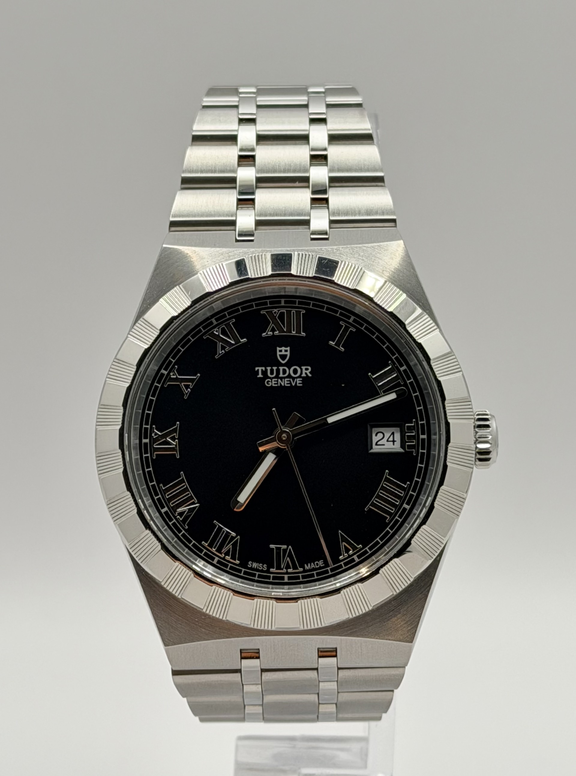 Tudor Royal 38