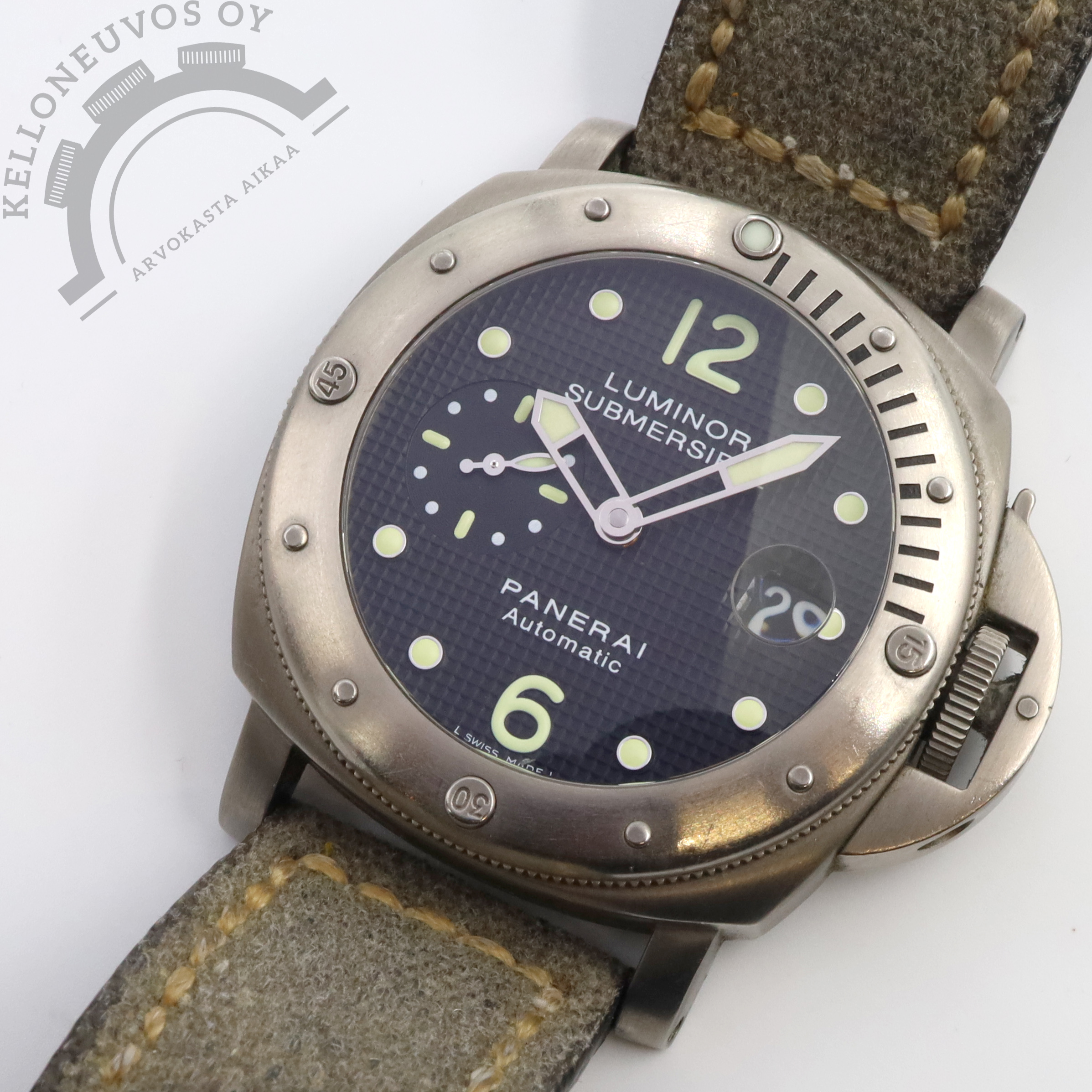Panerai Luminor Submersible Titanium 44mm