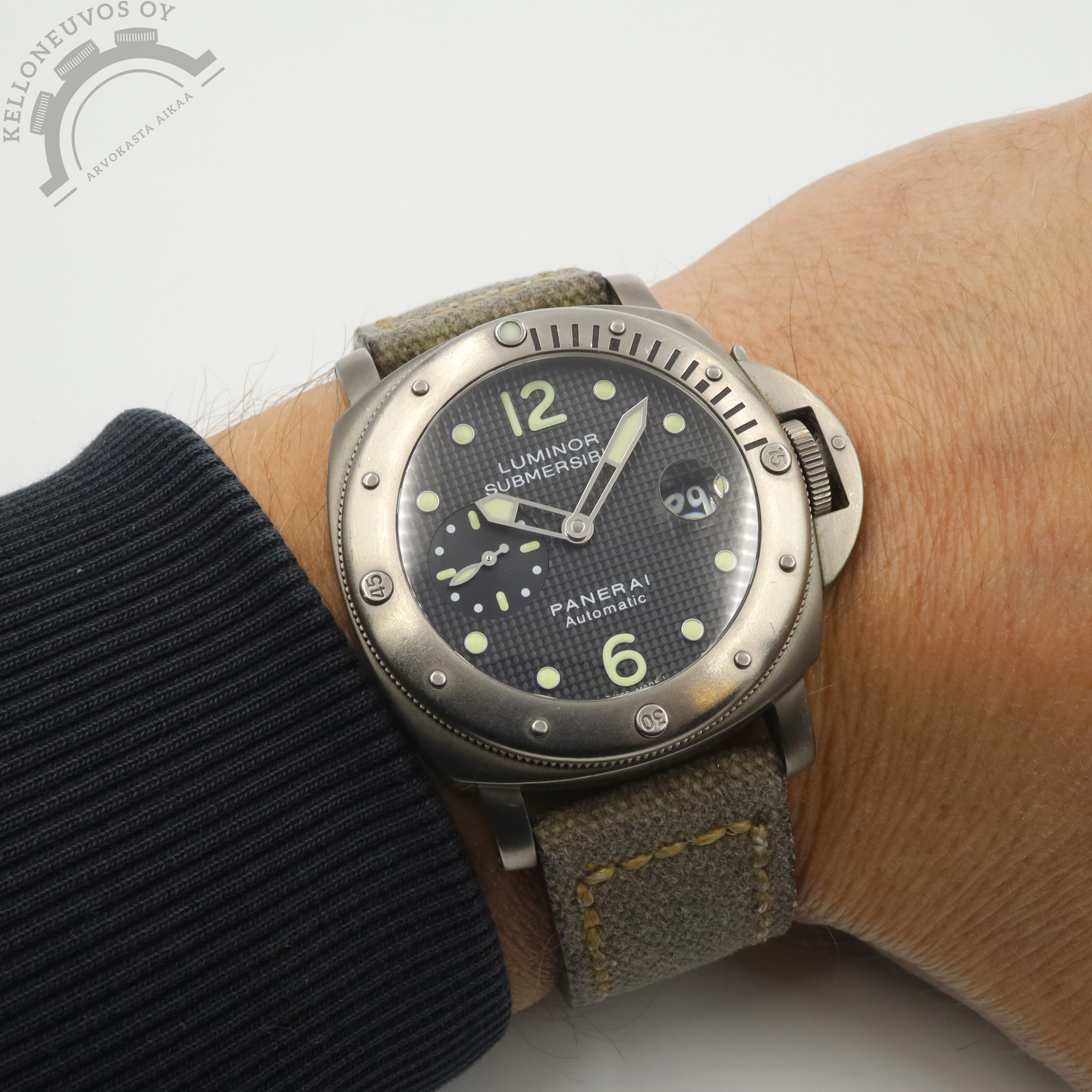 Panerai Luminor Submersible Titanium 44mm