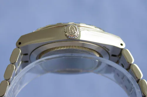 Tudor Royal 38