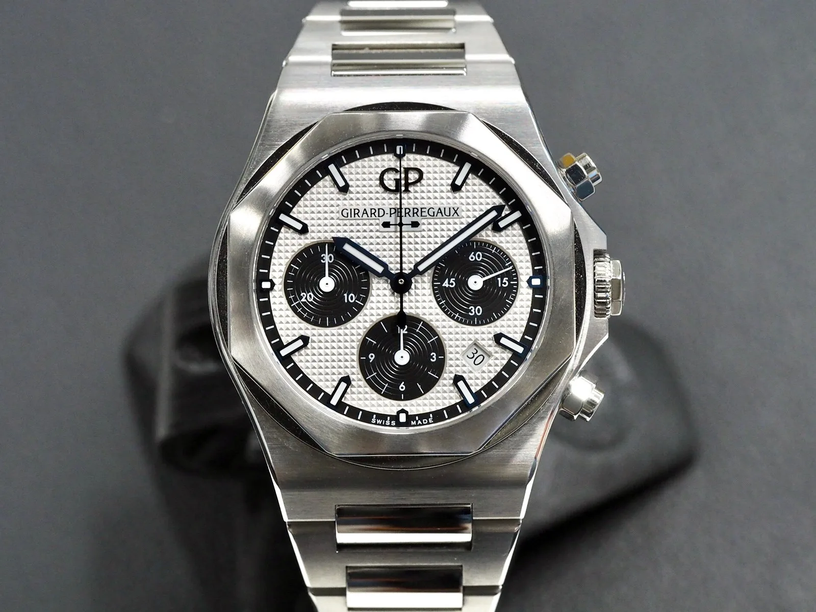 Girard-Perregaux Laureato Chrono