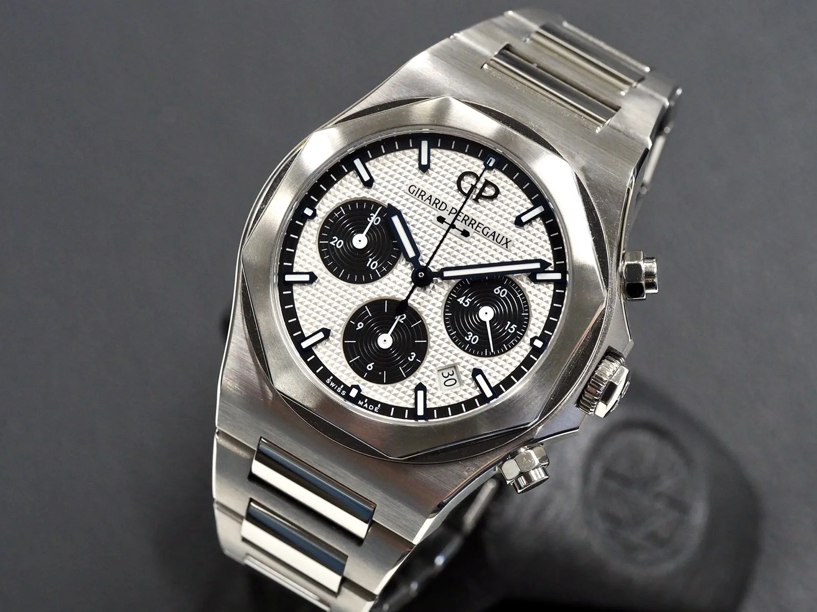 Girard-Perregaux Laureato Chrono