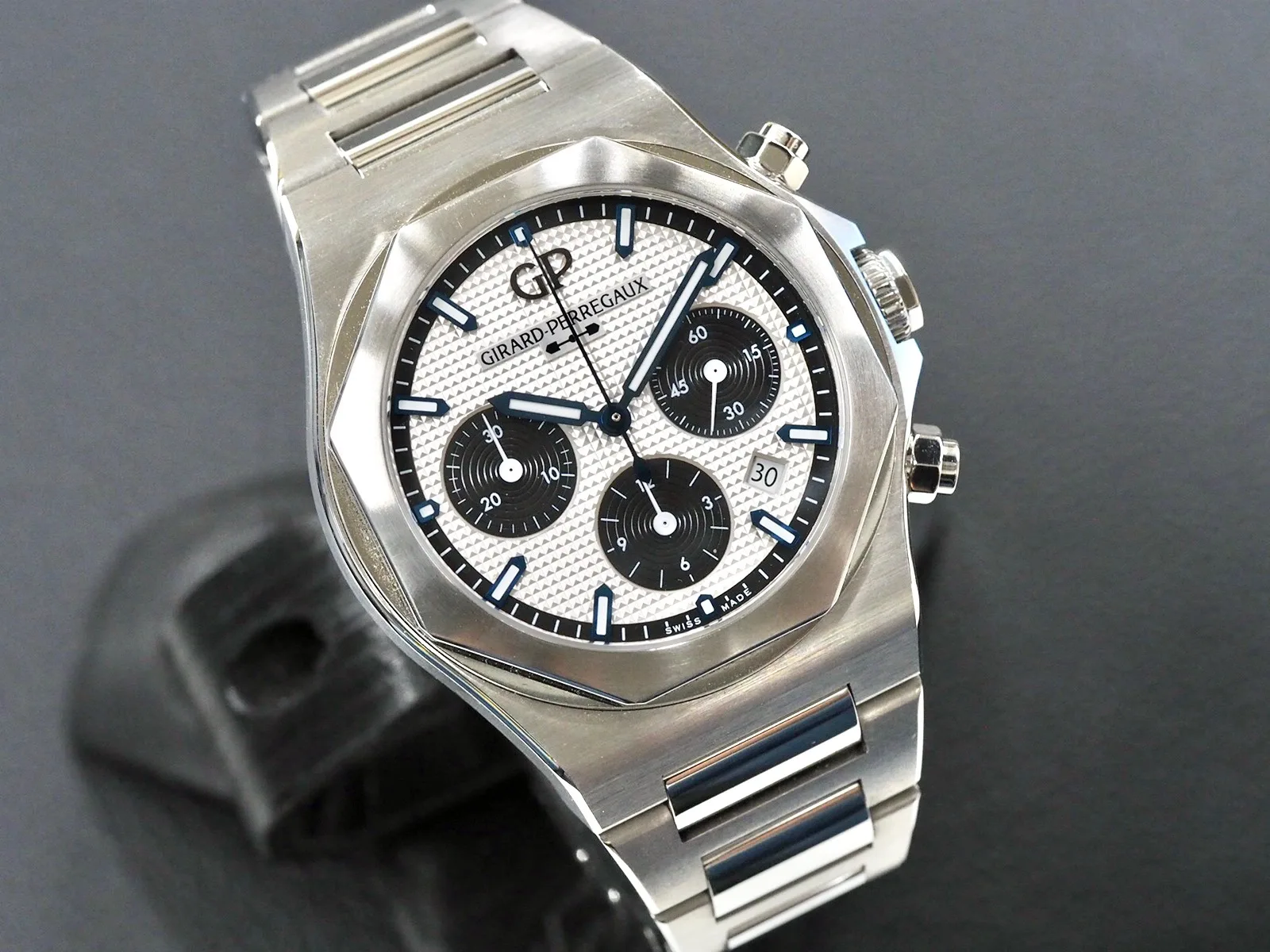 Girard-Perregaux Laureato Chrono